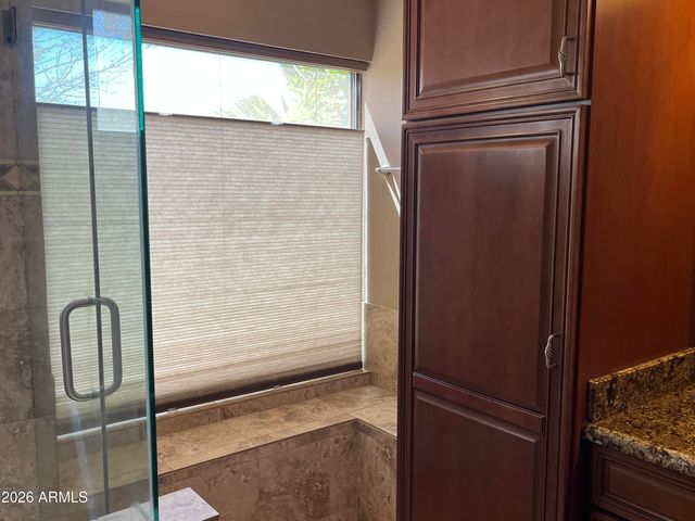 3921 E GRAYTHORN Street, Phoenix, AZ 85044