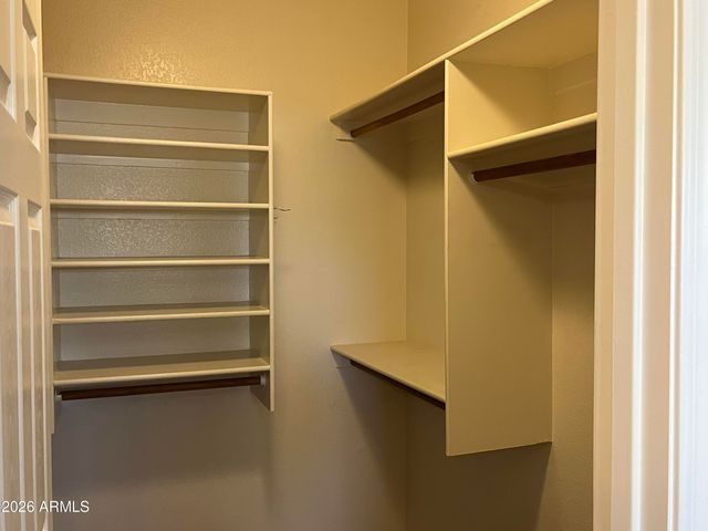 3921 E GRAYTHORN Street, Phoenix, AZ 85044