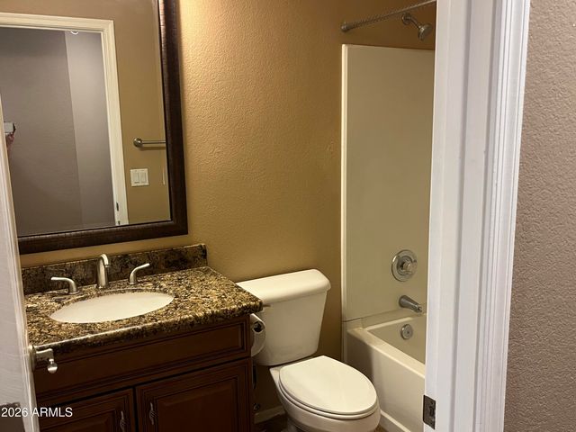 3921 E GRAYTHORN Street, Phoenix, AZ 85044