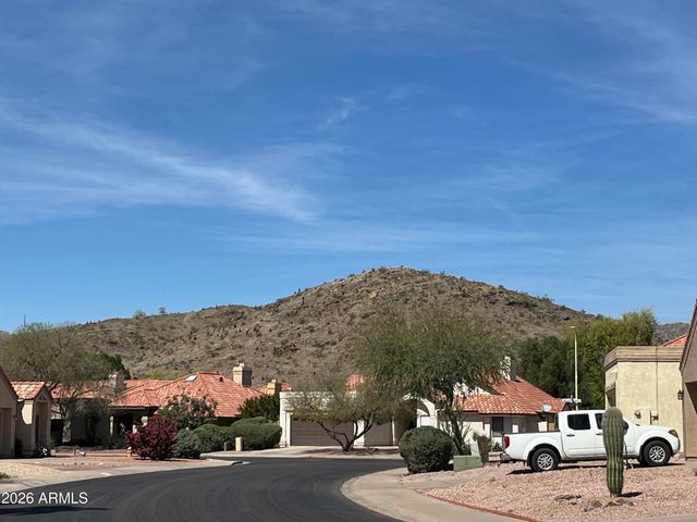 3921 E GRAYTHORN Street, Phoenix, AZ 85044