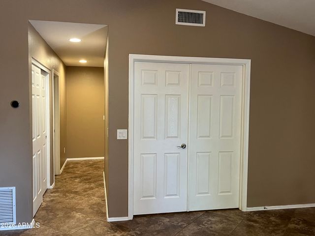 3921 E GRAYTHORN Street, Phoenix, AZ 85044