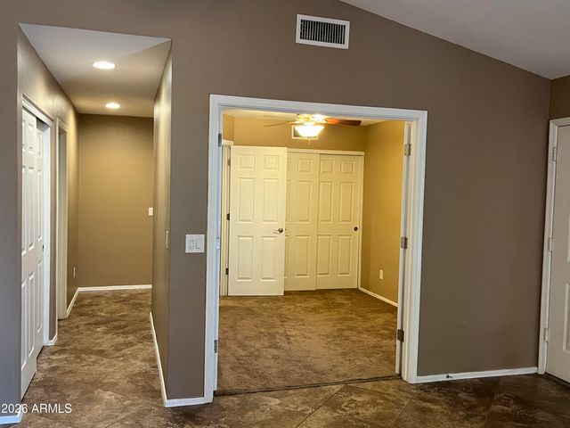 3921 E GRAYTHORN Street, Phoenix, AZ 85044