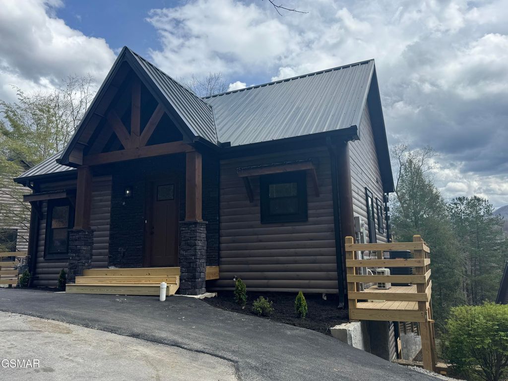 1723 Mountain Shadows Way, Gatlinburg, TN 37738