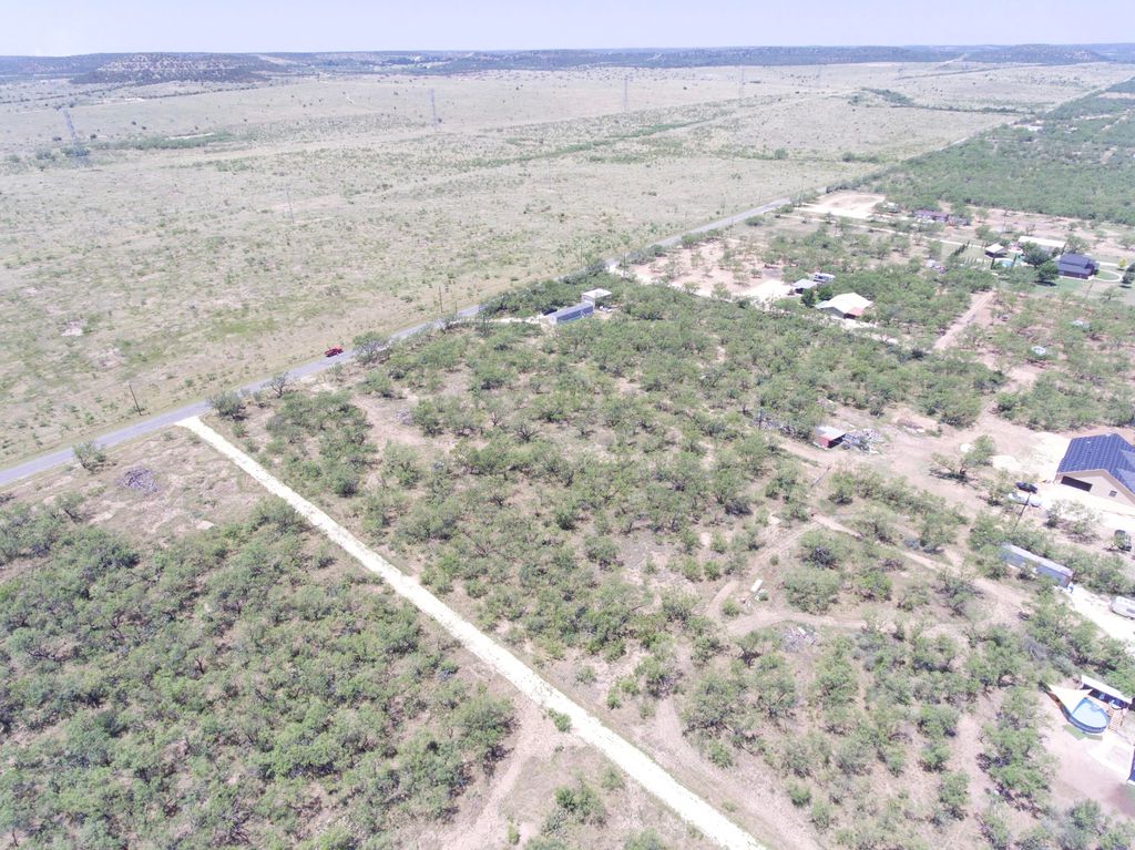 Image 4 of property listing at 14500 Turner Road, Carlsbad, TX 76934