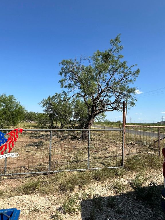 Image 8 of property listing at 14500 Turner Road, Carlsbad, TX 76934