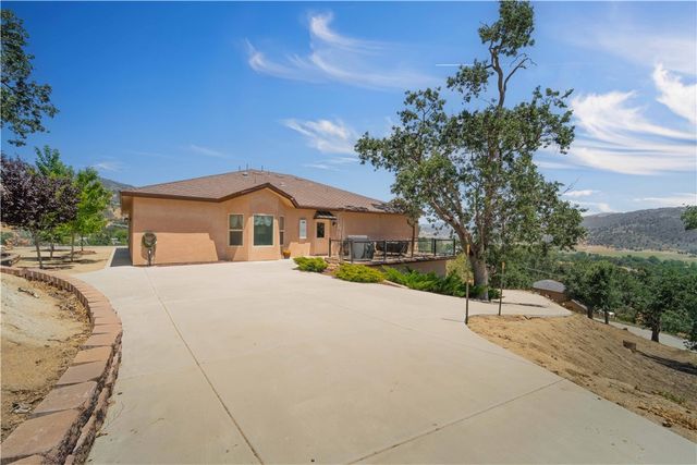 29801 Greenwater Drive, Tehachapi, CA 93561