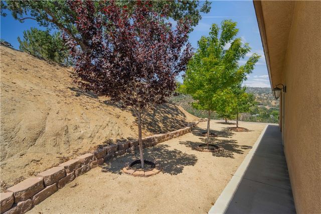 29801 Greenwater Drive, Tehachapi, CA 93561
