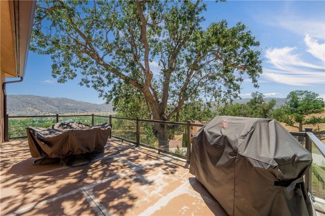 29801 Greenwater Drive, Tehachapi, CA 93561