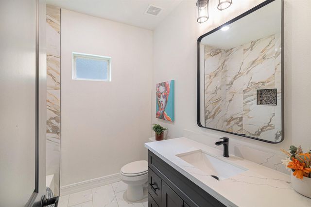 290 Apple Valley Dr, Panorama Village, TX 77304