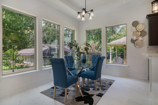 290 Apple Valley Dr, Panorama Village, TX 77304