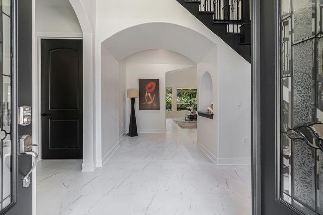 290 Apple Valley Dr, Panorama Village, TX 77304