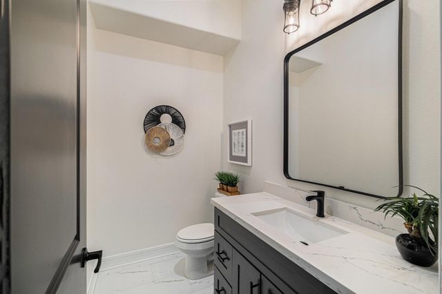 290 Apple Valley Dr, Panorama Village, TX 77304