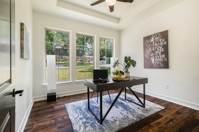 290 Apple Valley Dr, Panorama Village, TX 77304