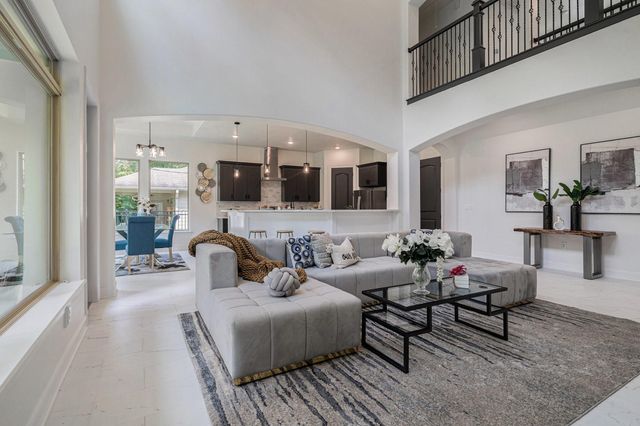 290 Apple Valley Dr, Panorama Village, TX 77304