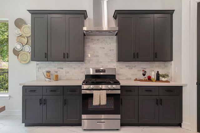 290 Apple Valley Dr, Panorama Village, TX 77304