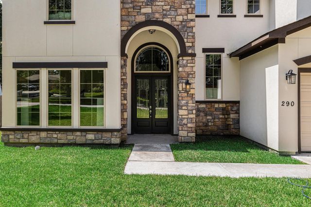 290 Apple Valley Dr, Panorama Village, TX 77304