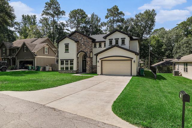 290 Apple Valley Dr, Panorama Village, TX 77304