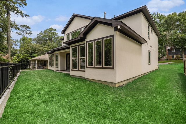 290 Apple Valley Dr, Panorama Village, TX 77304