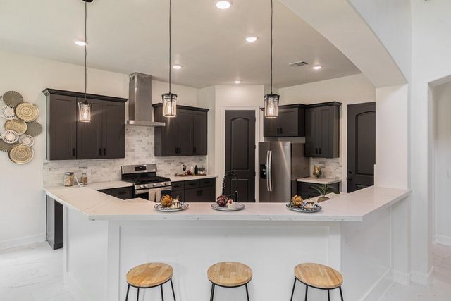 290 Apple Valley Dr, Panorama Village, TX 77304