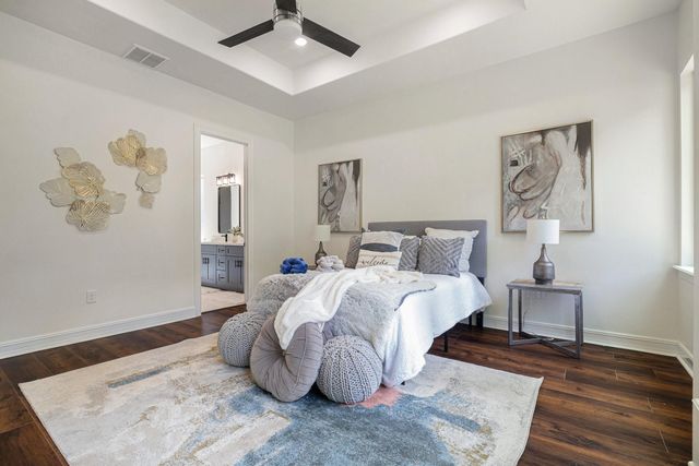 290 Apple Valley Dr, Panorama Village, TX 77304