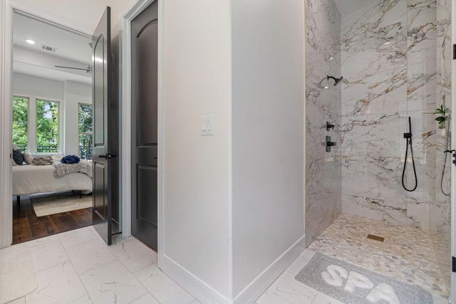 290 Apple Valley Dr, Panorama Village, TX 77304