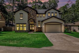 290 Apple Valley Dr, Panorama Village, TX 77304