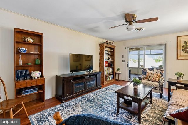 3303 POCAHONTAS DR, Edgewater, MD 21037