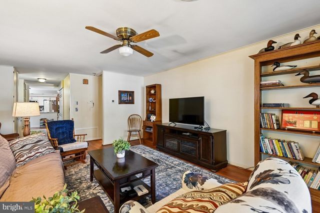 3303 POCAHONTAS DR, Edgewater, MD 21037