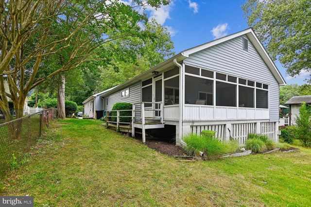 3303 POCAHONTAS DR, Edgewater, MD 21037
