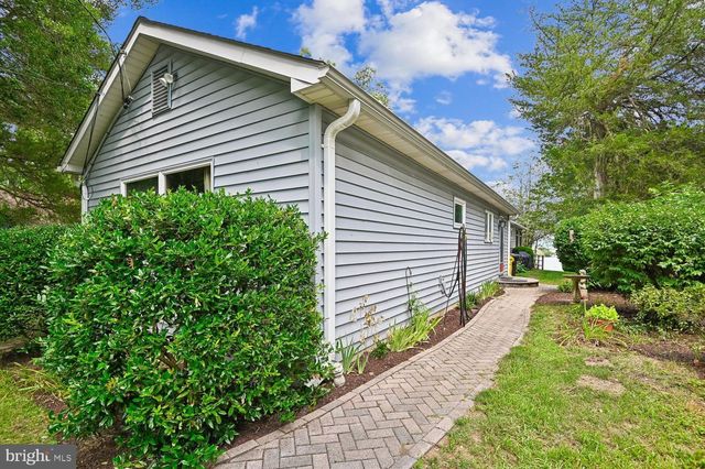 3303 POCAHONTAS DR, Edgewater, MD 21037