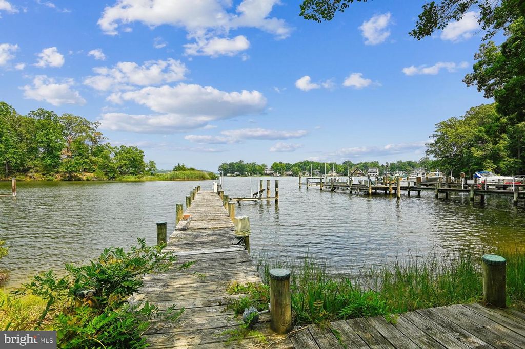 3303 POCAHONTAS DR, Edgewater, MD 21037