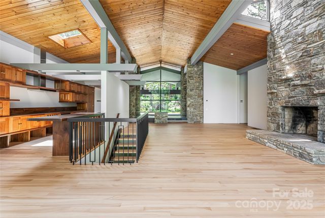 3 Holly Hill Road, Asheville, NC 28803