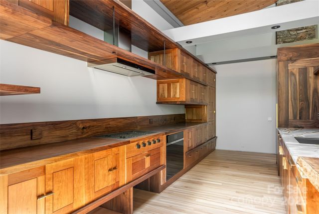 3 Holly Hill Road, Asheville, NC 28803