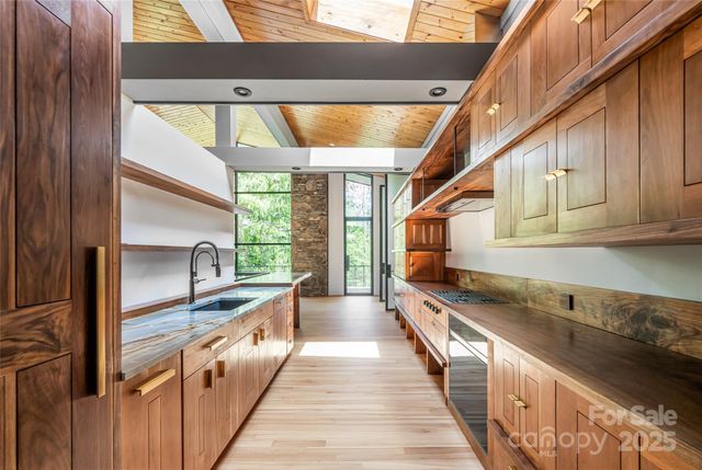 3 Holly Hill Road, Asheville, NC 28803