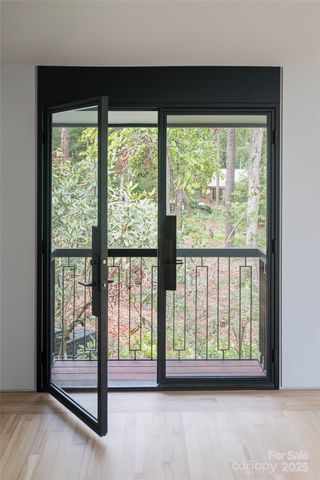 3 Holly Hill Road, Asheville, NC 28803