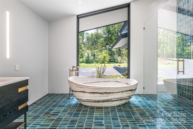 3 Holly Hill Road, Asheville, NC 28803