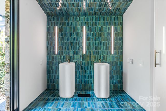 3 Holly Hill Road, Asheville, NC 28803