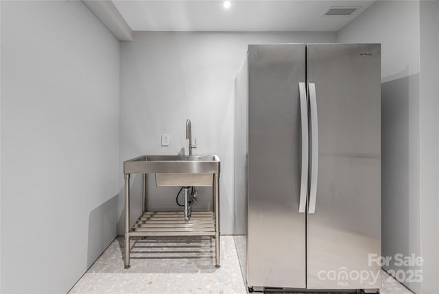 3 Holly Hill Road, Asheville, NC 28803