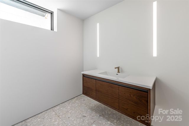 3 Holly Hill Road, Asheville, NC 28803