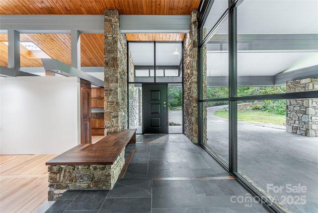 3 Holly Hill Road, Asheville, NC 28803