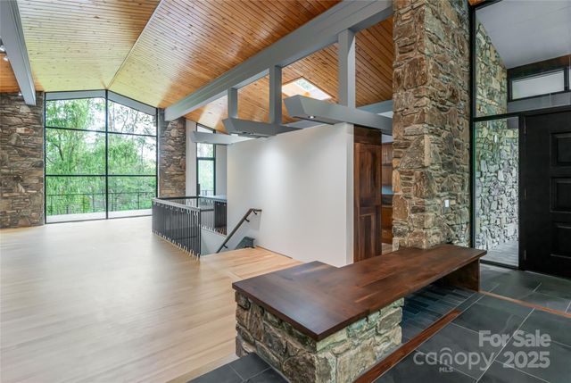 3 Holly Hill Road, Asheville, NC 28803