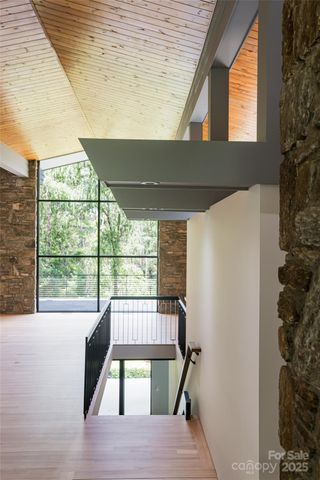 3 Holly Hill Road, Asheville, NC 28803