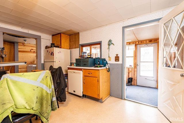 214 S Elm Street, Albion, IN 46701