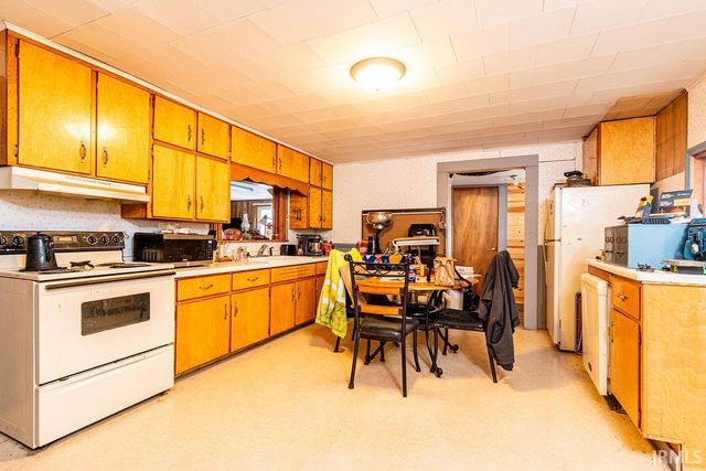 214 S Elm Street, Albion, IN 46701