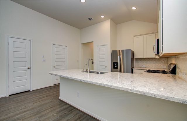 8426 Beacon Bay Circle, Baytown, TX 77523