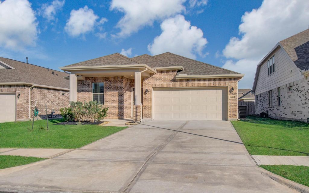 8426 Beacon Bay Circle, Baytown, TX 77523