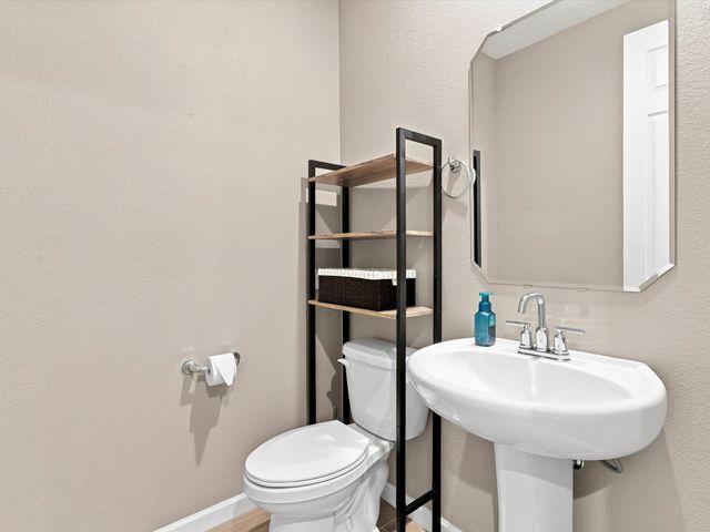 4642 Rail Runner Road, Santa Fe, NM 87507
