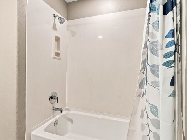 4642 Rail Runner Road, Santa Fe, NM 87507
