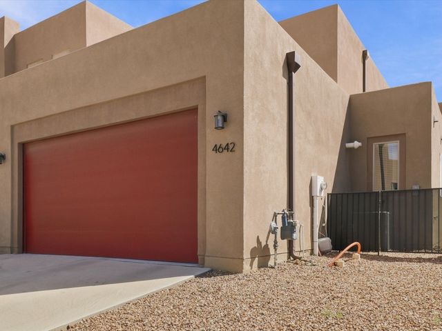 4642 Rail Runner Road, Santa Fe, NM 87507