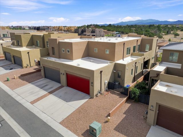 4642 Rail Runner Road, Santa Fe, NM 87507